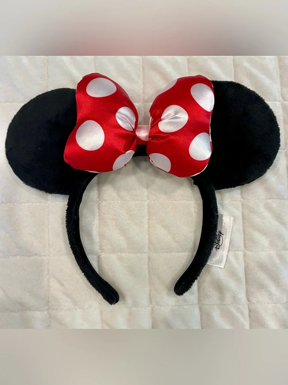 Disney women’s classic Minnie Mouse Black Ear Headband with Red Polka Dot Bow